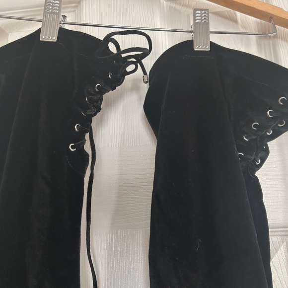 STUNNING Black Faux Velvet Over-the-Knee Boots | Size 7.5 | Chic & Chic - Picture 2 of 5